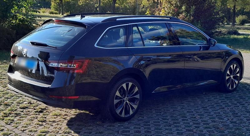 Gebraucht Skoda Superb Ambition 150 PS (110 kW) 2016 Schwarz Kombi