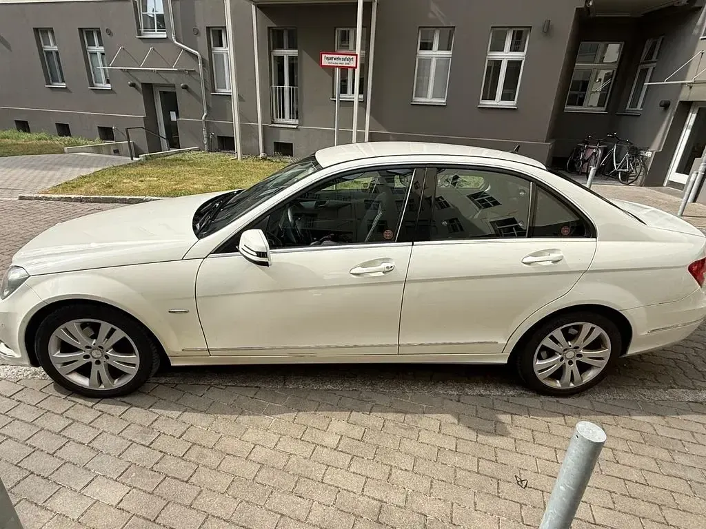 Gebraucht Mercedes C180 156 PS (114 kW) 2012 Weiß Limousine