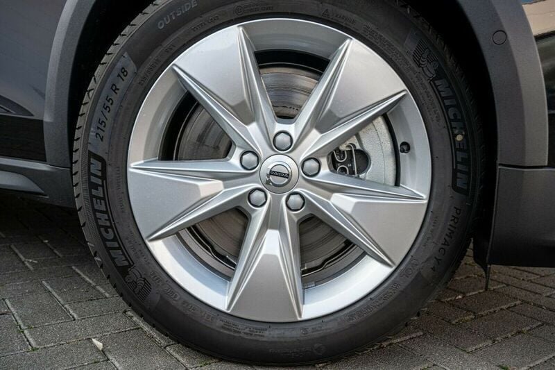 Gebraucht Volvo V60 CC 250 PS (183 kW) 2021 Onyx black / metallic Kombi