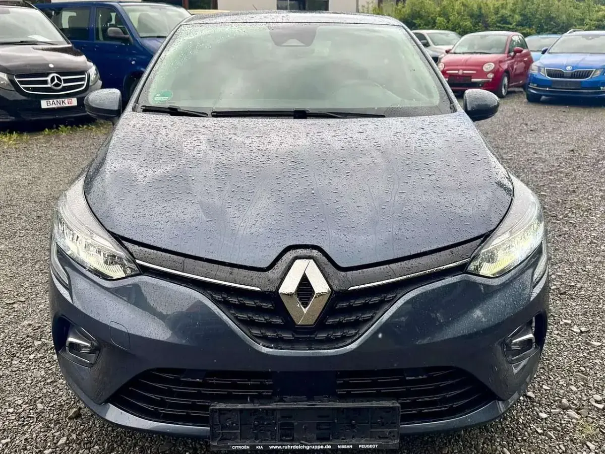 Używany Renault Clio V Experience 101 KM (74 kW) 2021 Szary Hatchback