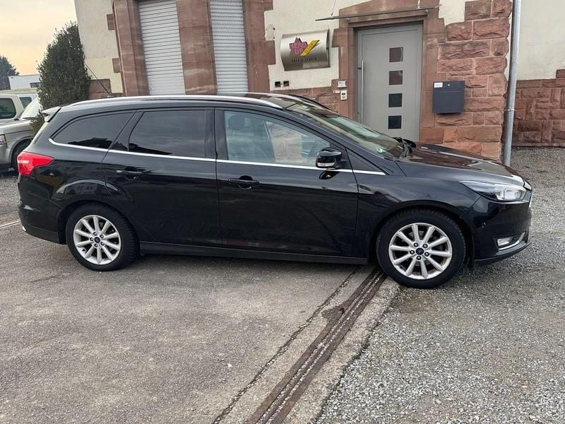 Używany Ford Focus Titanium 120 KM (88 kW) 2015 Czarny Sedan/Limuzyna