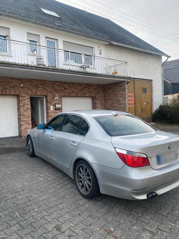 Gebraucht BMW 525 212 PS (155 kW) 2005 Silber Limousine