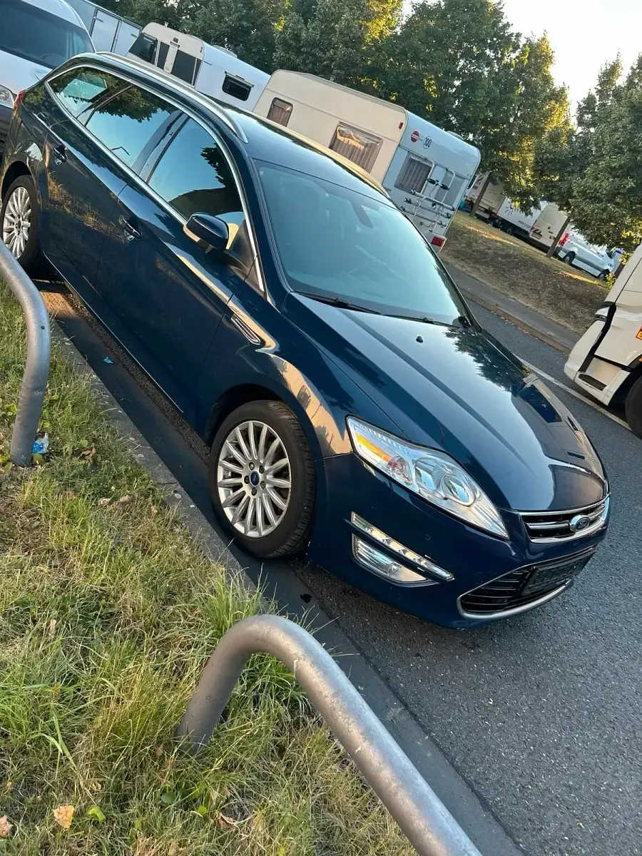 Gebraucht Ford Mondeo 140 PS (102 kW) 2014 Blau Kombi