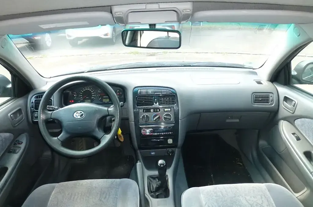 Gebraucht Toyota Avensis 110 PS (80 kW) 2000 Other Limousine