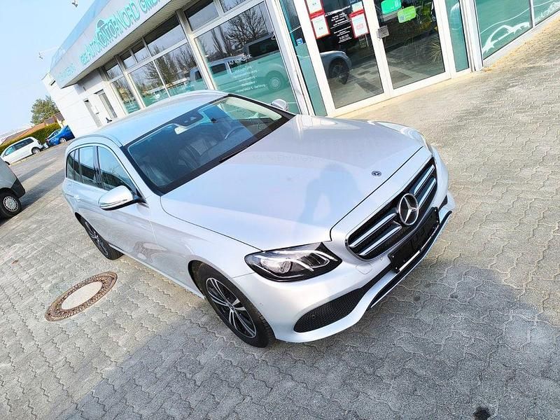 Gebraucht Mercedes E220 Avantgarde 194 PS (142 kW) 2020 Silber Limousine