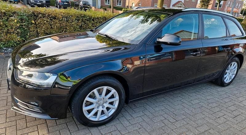 Schwarz Gebraucht 2012 Audi A4 Ambition Kombi | 7.480 € (Guter Preis) - Bild 1/4
