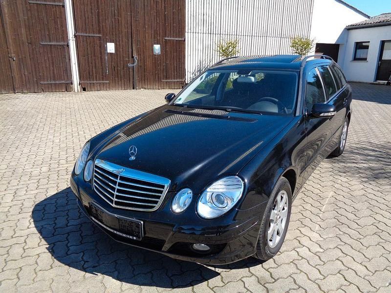 Second-hand Mercedes E200 Classic 184 CP (135 kW) 2008 Negru Berlinǎ