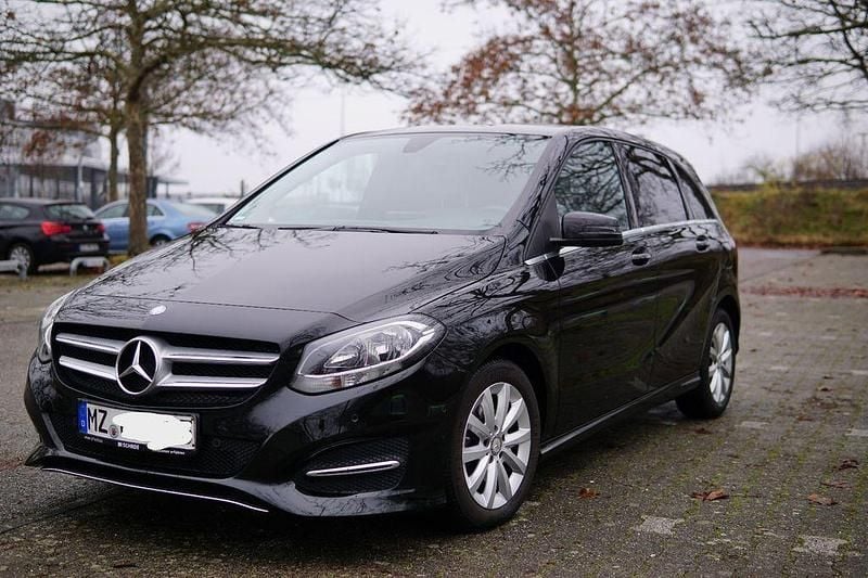 Gebraucht Mercedes B180 122 PS (89 kW) 2017 Schwarz Van / Kleinbus