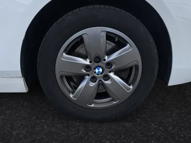 Gebraucht BMW 116 Advantage 109 PS (80 kW) 2023 Alpinweiss Kleinwagen