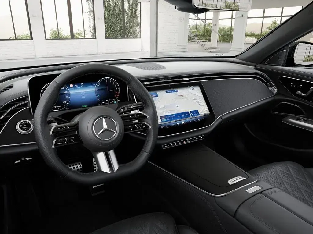 Gebraucht Mercedes E300 Premium Plus 313 PS (230 kW) 2025 Grau / graphitgrau Kombi