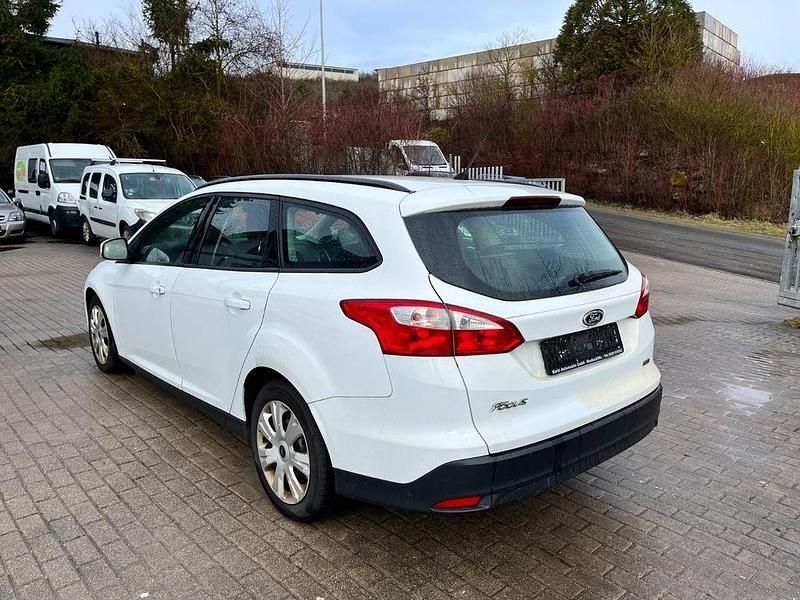 Gebraucht Ford Focus Trend 116 PS (85 kW) 2013 Weiß Limousine