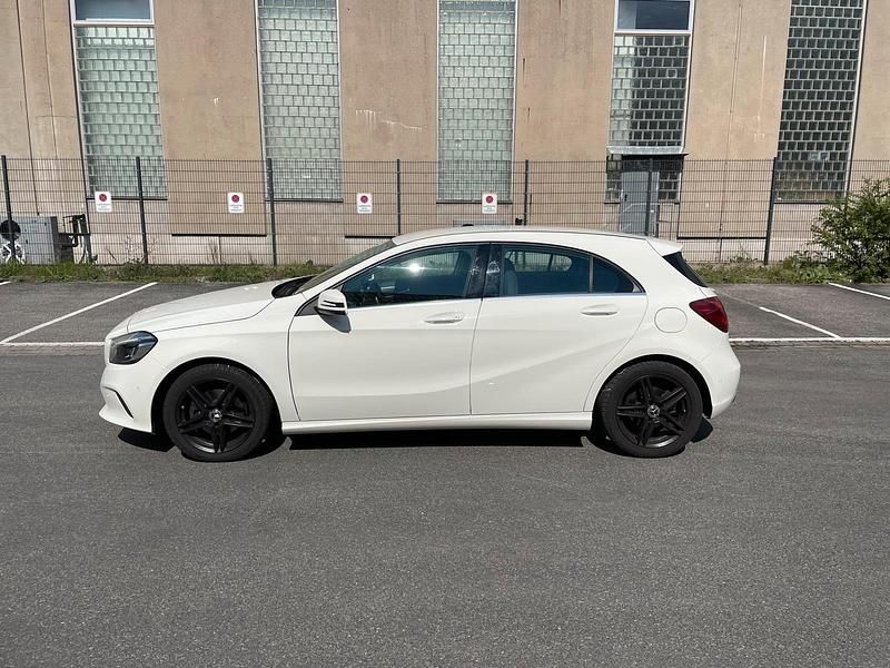 Second-hand Mercedes A200 156 CP (114 kW) 2017 Alb Hatchback