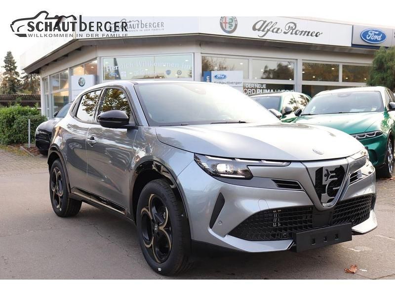 Neu Alfa Romeo GT Junior 145 PS (106 kW) 2025 Grau SUV