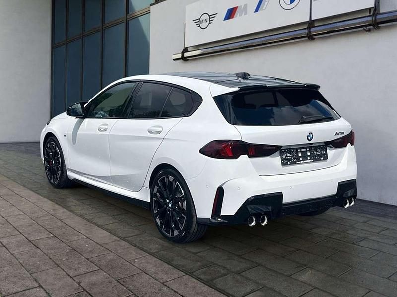 Gebraucht BMW M135 Shadowline 300 PS (220 kW) 2024 Alpinweiß uni Kleinwagen