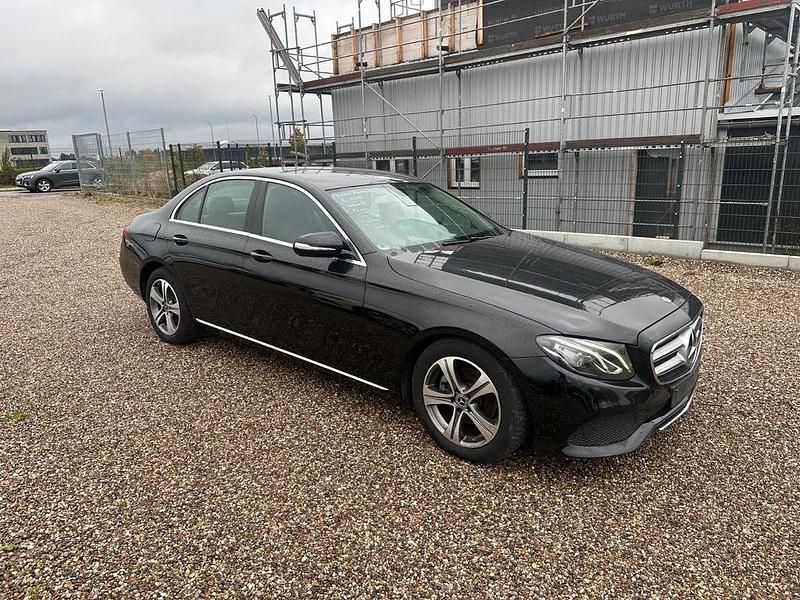 Gebraucht Mercedes E200 Avantgarde 150 PS (110 kW) 2019 Schwarz Limousine