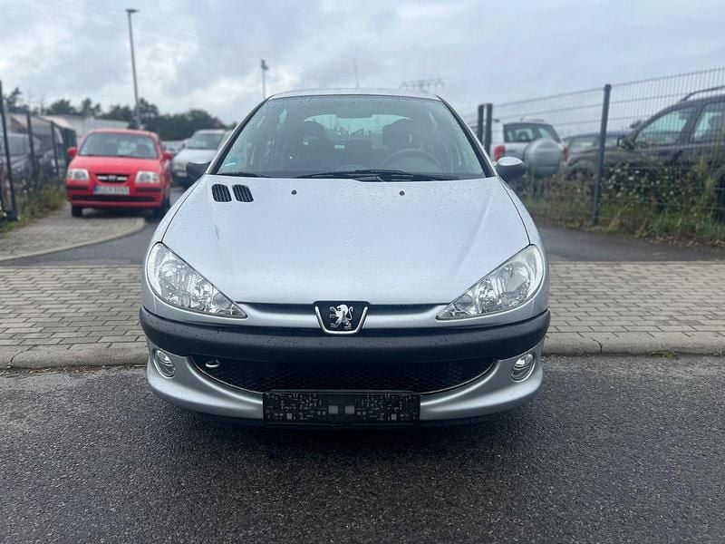 Grau Gebraucht 2006 Peugeot 206 Filou Kleinwagen | 2.490 € (Fairer Preis) - Bild 1/4