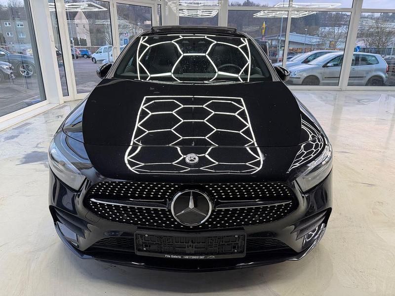 Schwarz Gebraucht 2022 Mercedes A200 AMG Limousine | 26.980 € (Fairer Preis) - Bild 1/4