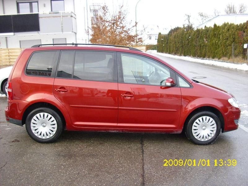 Gebraucht VW Touran Trendline 140 PS (102 kW) 2007 Rot Van / Kleinbus