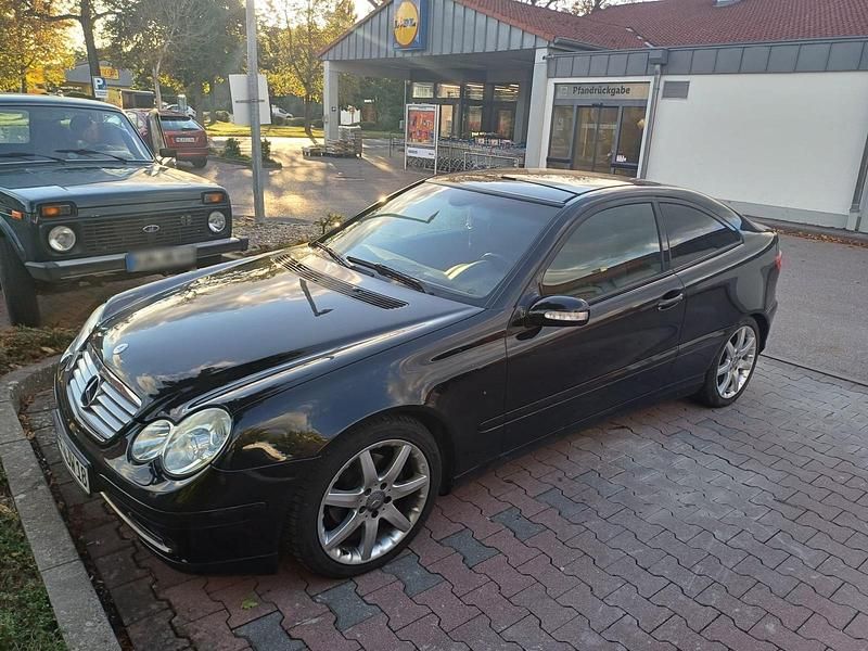 Gebraucht Mercedes C220 143 PS (105 kW) 2003 Schwarz Coupé