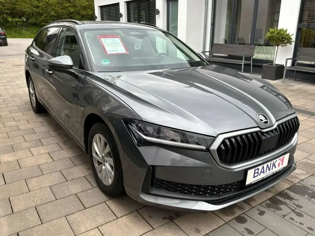 Gebraucht Skoda Superb 150 PS (110 kW) 2025 Graphite grau metallic Kombi
