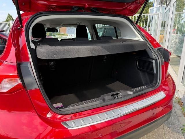Gebraucht Ford Focus Titanium 125 PS (91 kW) 2021 Rot Limousine