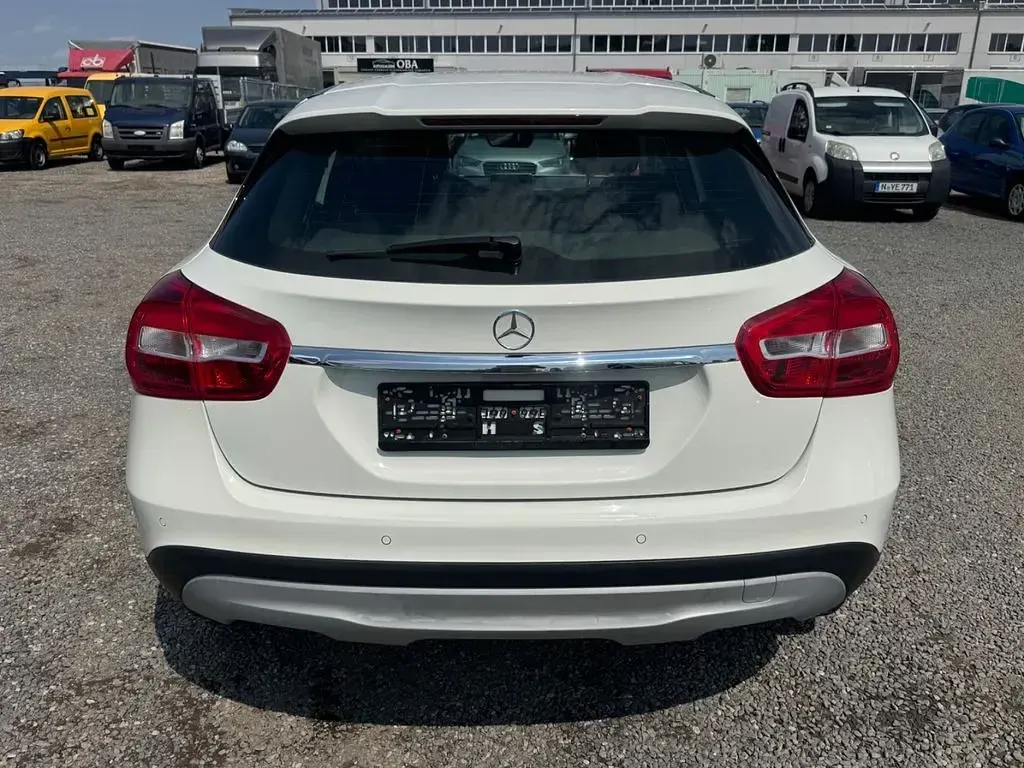 Gebraucht Mercedes GLA180 122 PS (89 kW) 2017 Weiß SUV