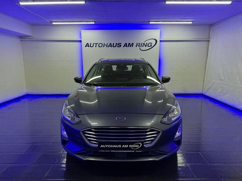 Grau Gebraucht 2020 Ford Focus Titanium Kombi | 9.999 € (Fairer Preis) - Bild 1/2