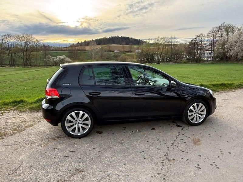 Gebraucht VW Golf VI Team 122 PS (89 kW) 2010 Schwarz Kleinwagen