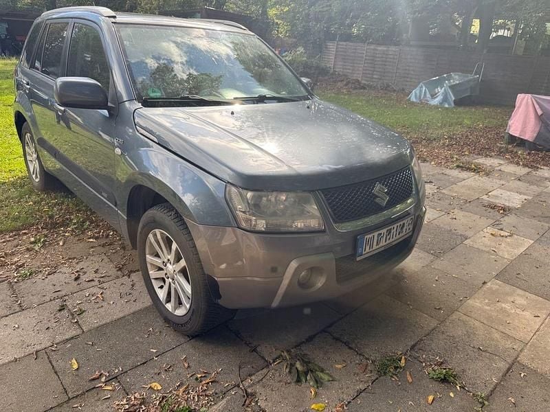 Schwarz Gebraucht 2009 Suzuki Grand Vitara Comfort SUV | 2.500 € (Guter Preis) - Bild 1/4