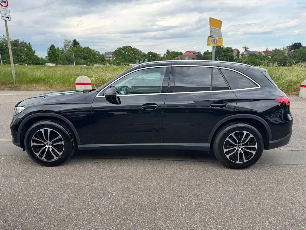 Gebraucht Mercedes GLC220 Avantgarde 197 PS (144 kW) 2023 Schwarz SUV