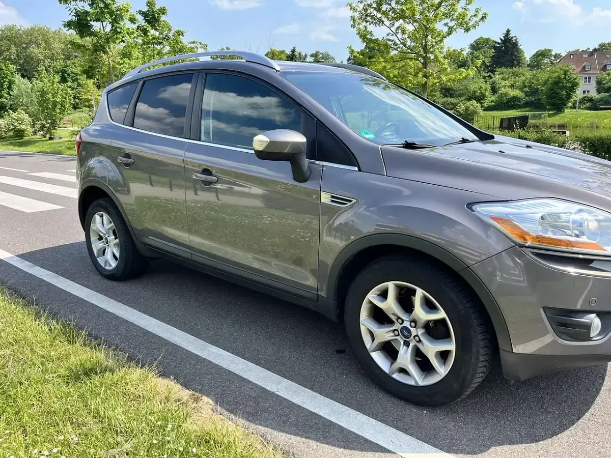 Gebraucht Ford Kuga Champions Edition 140 PS (102 kW) 2012 Braun SUV