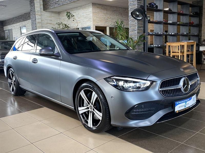 Grau Gebraucht 2022 Mercedes C220 Avantgarde Kombi | 34.900 € (Fairer Preis) - Bild 1/4