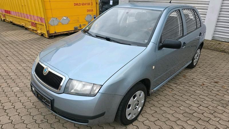 Grau Gebraucht 2003 Skoda Fabia Limousine | 1.500 € (Fairer Preis) - Bild 1/4