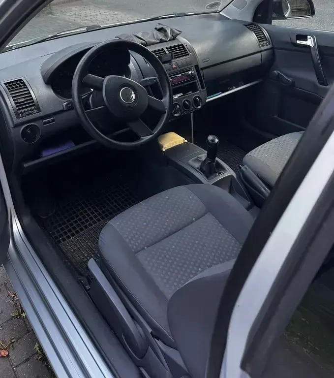 Gebraucht VW Polo 54 PS (39 kW) 2003 Silber Limousine