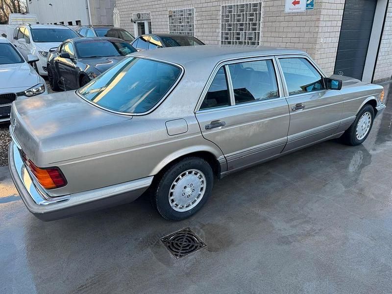 Gebraucht Mercedes E420 218 PS (160 kW) 1986 Gold Limousine