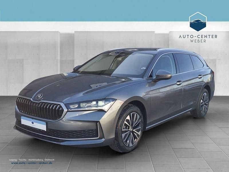 Neu Skoda Superb Selection 150 PS (110 kW) 2026 Grau Kombi