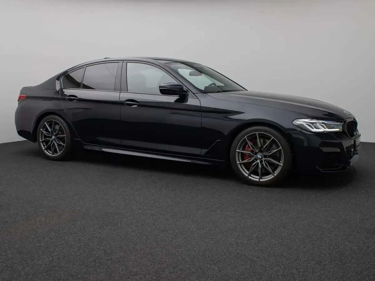 Gebraucht BMW 550 530 PS (389 kW) 2023 M carbonschwarz metallic416 Limousine