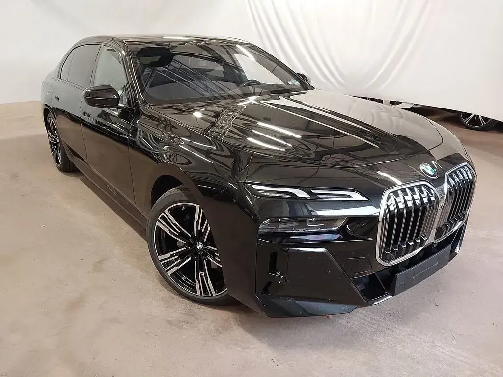 Gebraucht BMW 740 M Sport 299 PS (219 kW) 2025 Black sapphire Limousine