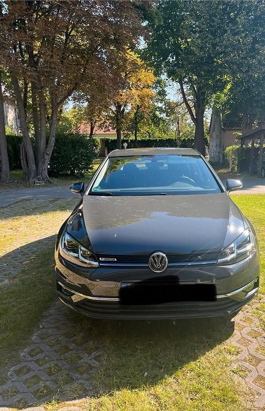 Gebraucht VW Golf VII Highline 131 PS (96 kW) 2020 Grau Kleinwagen