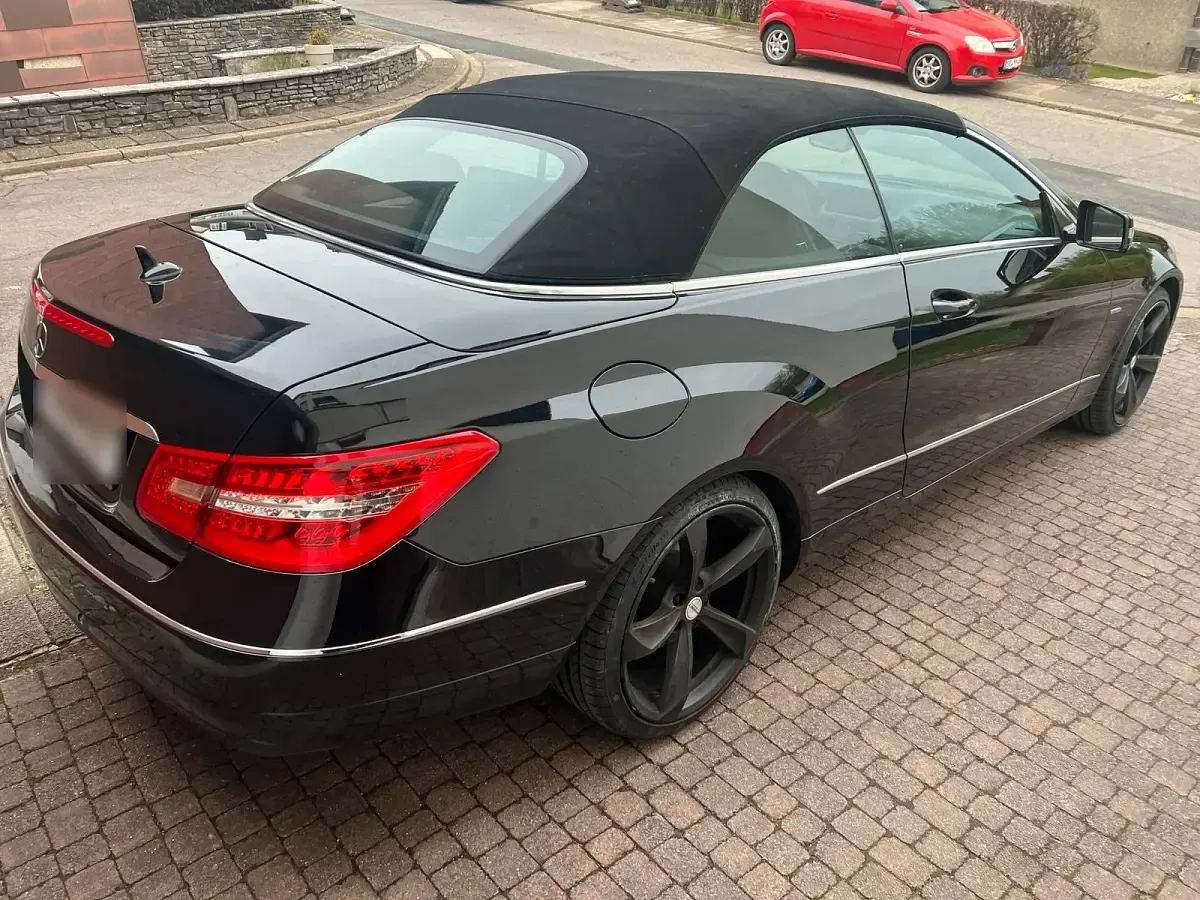 Gebraucht Mercedes E200 184 PS (135 kW) 2010 Schwarz Cabrio
