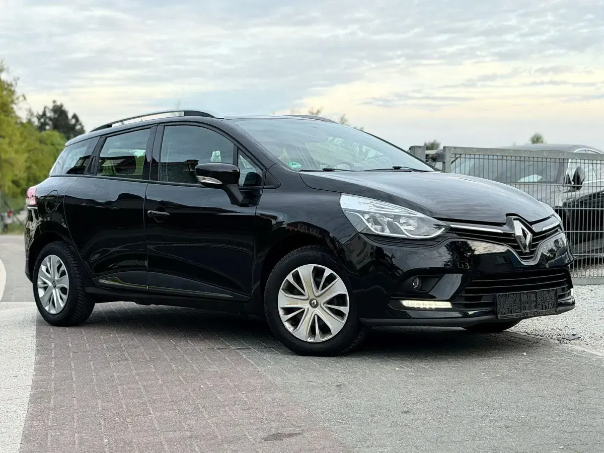 Gebraucht Renault Clio GrandTour Expression 90 PS (66 kW) 2019 Sternenschwarz Kombi