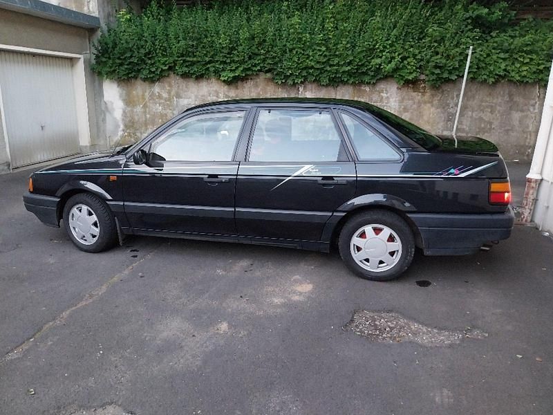 Schwarz Gebraucht 1991 VW Passat Limousine | 4.900 € - Bild 1/4
