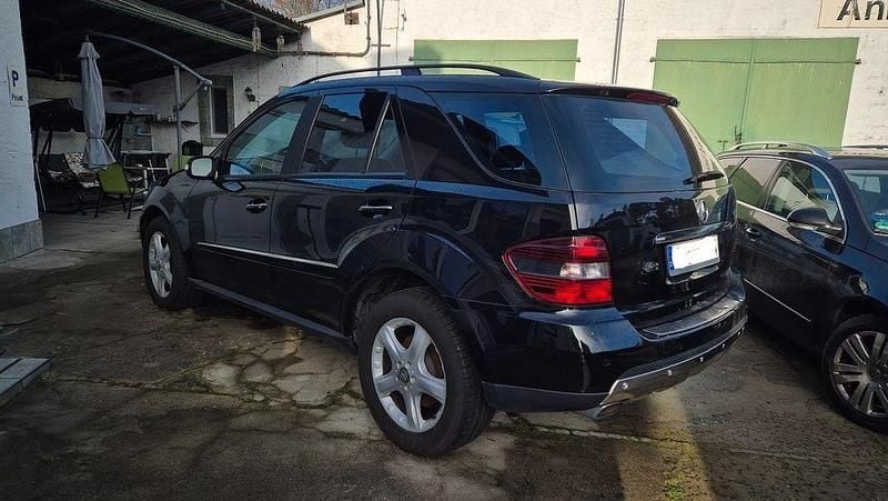 Schwarz Gebraucht 2008 Mercedes ML500 SUV | 13.900 € (Fairer Preis) - Bild 1/4