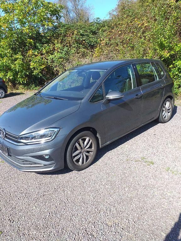 Grau Gebraucht 2020 VW Golf Sportsvan Comfortline Van / Kleinbus | 17.499 € (Guter Preis) - Bild 1/4