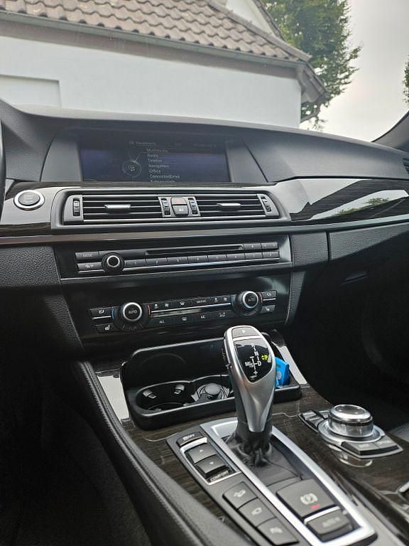Gebraucht BMW 550 408 PS (300 kW) 2012 Grau Limousine