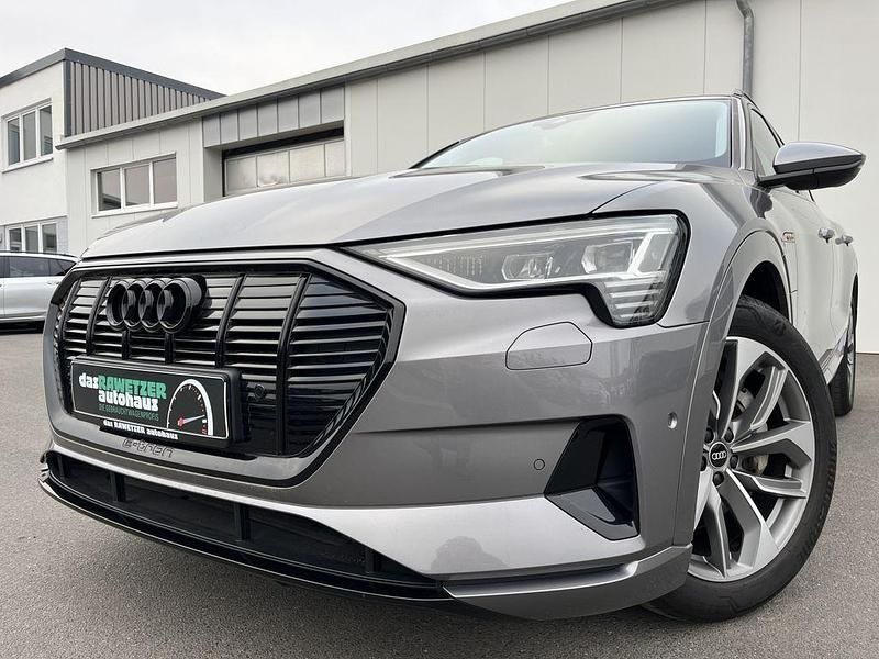 Taifungrau Gebraucht 2022 Audi e-tron Advanced Plus SUV | 35.340 € (Etwas zu teuer) - Bild 1/4