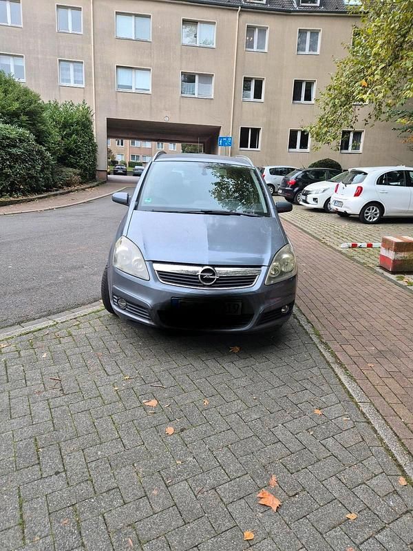 Grau Gebraucht 2005 Opel Zafira Van / Kleinbus | 750 € (Superpreis) - Bild 1/4
