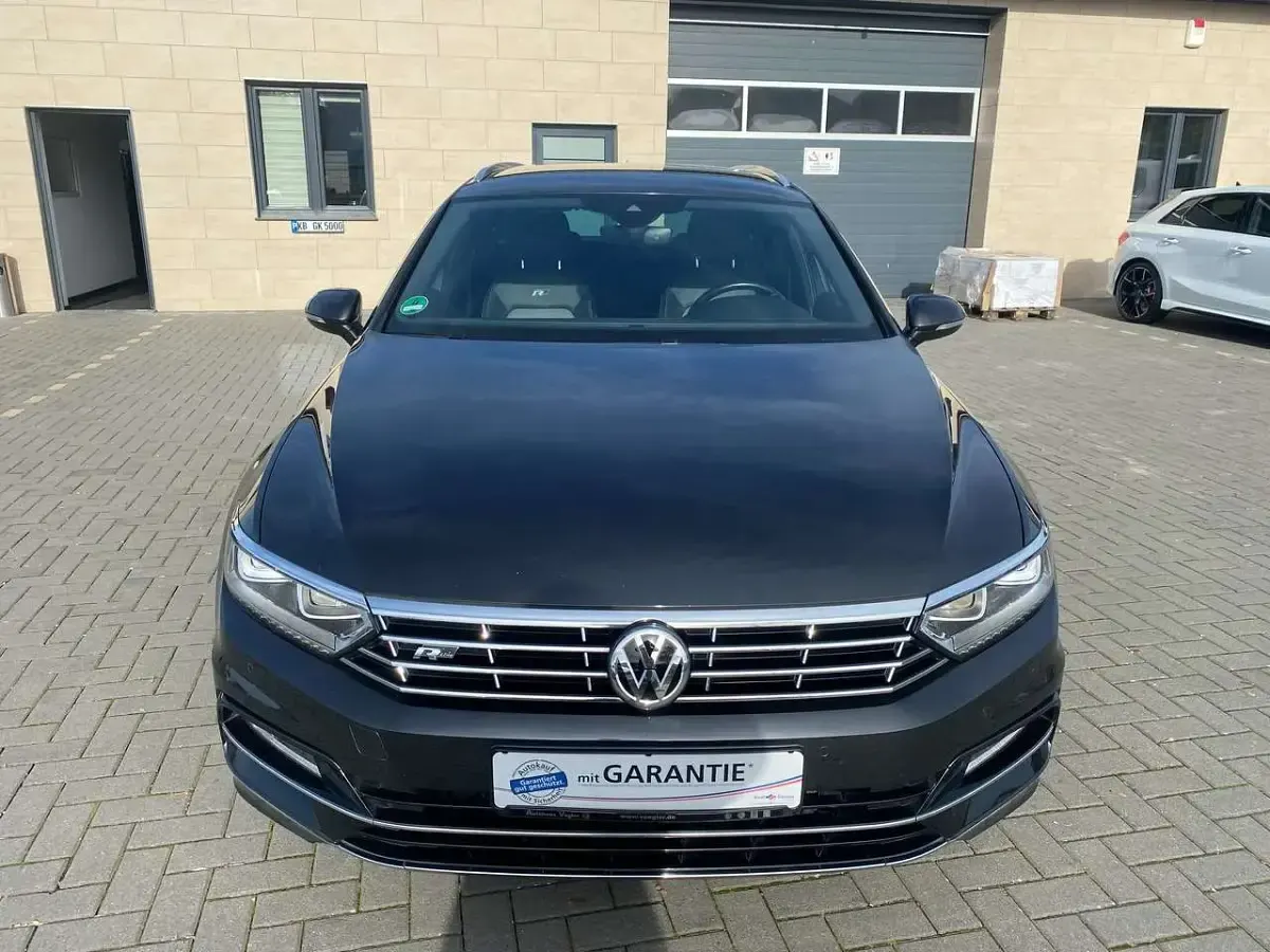 Gebraucht VW Passat Comfortline 150 PS (110 kW) 2019 Mangangrau metallic Kombi