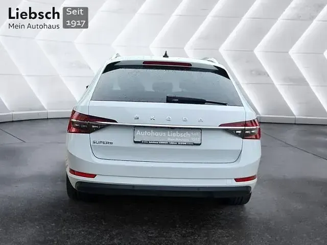 Gebraucht Skoda Superb Style 150 PS (110 kW) 2023 Weiß Kombi