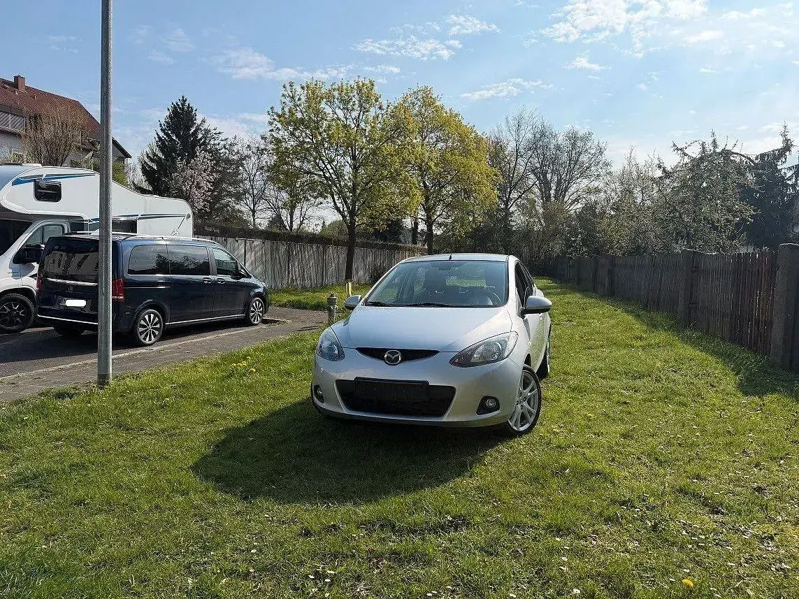 Używany Mazda 2 86 KM (63 kW) 2007 Srebrny Hatchback
